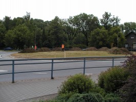 Sadové úpravy Kruhový objezd v Třinci - léto 2009
